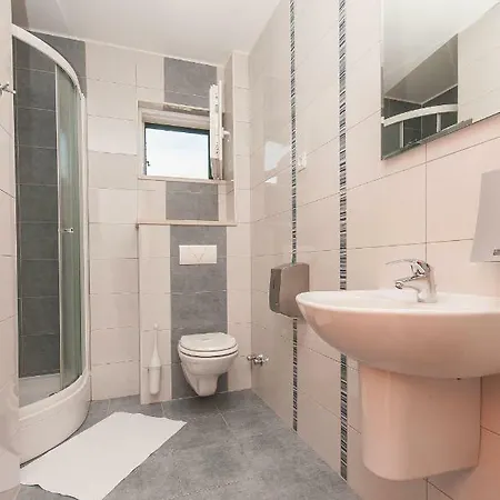 ゲストハウス Toni